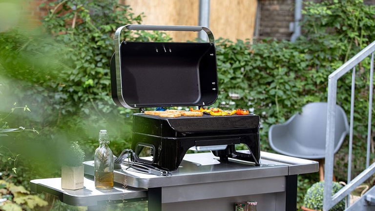 Baja de precio la barbacoa que puedes poner en el balcón y llevarte de escapada