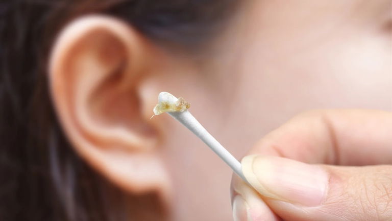 La cera de tu oreja podría tener la clave para evitar parkinson