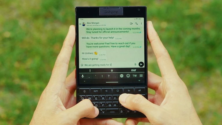 ¿Echas de menos las BlackBerry? Vas a querer el Titan 2, un smartphone Android con teclado físico y 2 pantallas