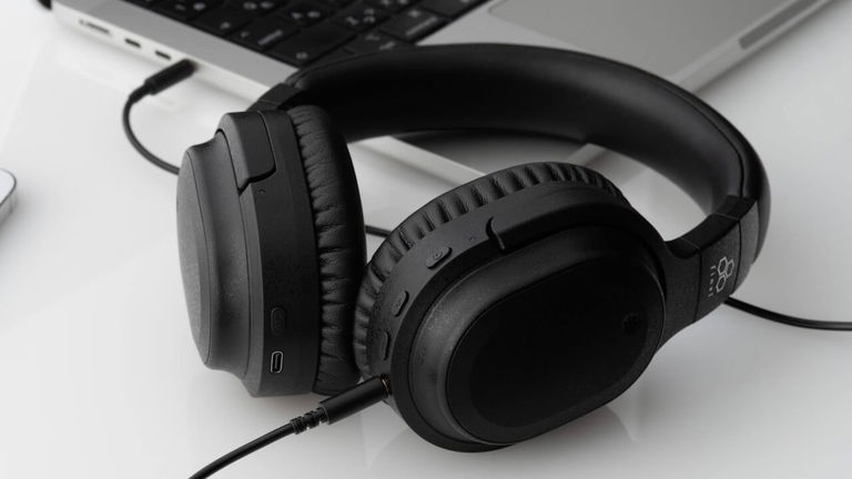 Final UX3000 SV: así son los auriculares japoneses que apuestan por la claridad vocal