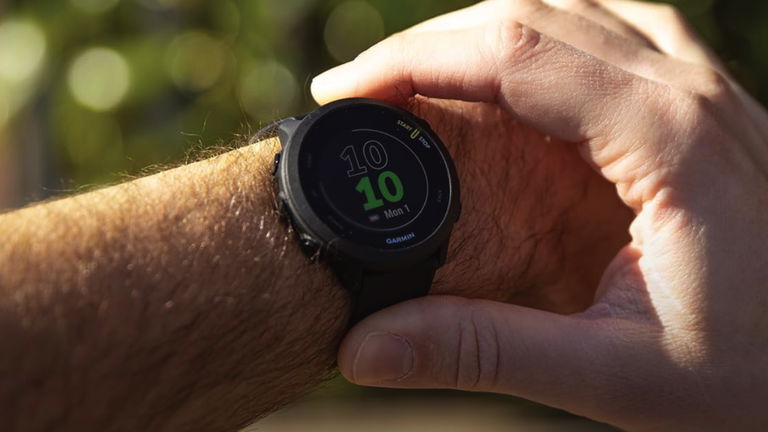 El reloj inteligente deportivo más vendido en Amazon tiene ofertón: muchas funciones y 2 semanas de batería