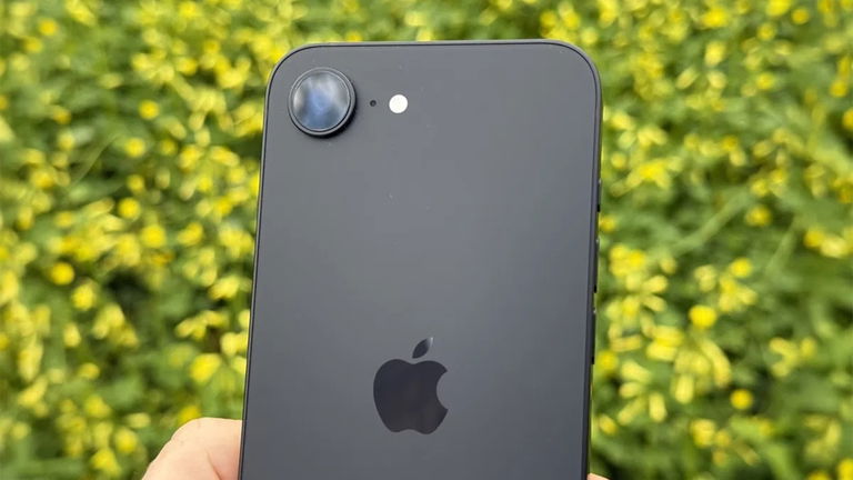 Amazon desploma el precio del iPhone 16e: tiene el descuento más bestia desde su lanzamiento