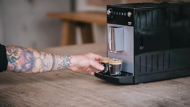 Para los verdaderos amantes del café: sin espumador, sin florituras, solo sabor puro en cada taza