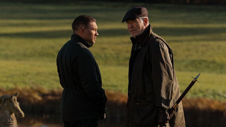 Pierce Brosnan, Tom Hardy y Helen Mirren volverán en la recién confirmada segunda temporada de 'MobLand'