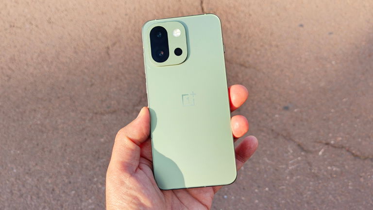 OnePlus 13s, primeras impresiones: probamos el nuevo flagship compacto de la marca que no llegará a España