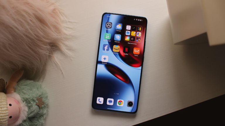 Hunde su precio este móvil bestial: 6000 nits, 7000 mAh de batería y carga de 120W por 150 euros menos