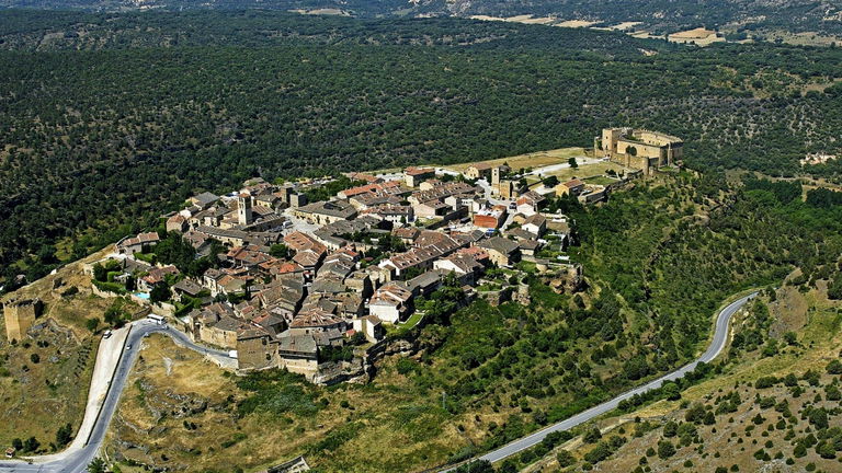 Por qué este pueblo español de solo 340 habitantes ha sido elegido por Amazon para celebrar el Prime Day 2025