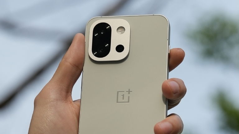 Se filtran nuevas especificaciones del OnePlus 15: procesador, pantalla, cámara y una duda curiosa sobre Hasselblad