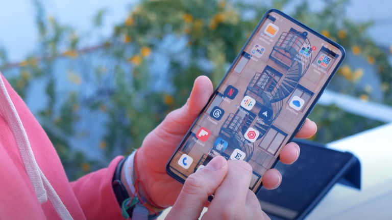 Uno de los superventas de la gama media desploma su precio: gran potencia, pantalla y cámara de 200 MP