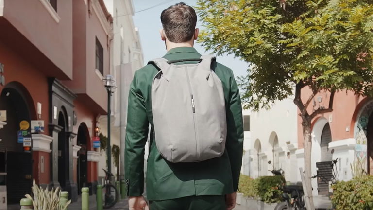 La mochila antirrobo, ideal para llevar tu portátil seguro, por fin baja de precio