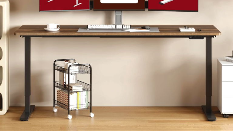Este escritorio elevable es ideal para trabajar, estudiar y jugar, con ofertón solo por unos días