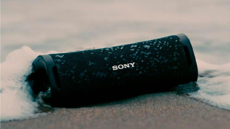 El altavoz todoterreno de Sony (y resistente al agua) con graves potentes y 12 horas de autonomía, a precio de derribo en Amazon