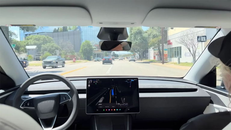 Tesla pone en marcha su servicio de Robotaxis: los viajes solo cuestan 4,20 dólares