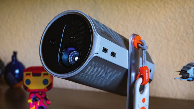El proyector portátil que te recomendamos tras probarlo: calidad de imagen, Google TV y buena autonomía