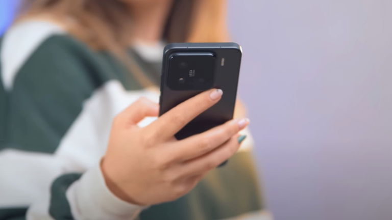 Xiaomi hunde a este móvil de alta gama compacto con Snapdragon 8 Elite y 512 GB de memoria