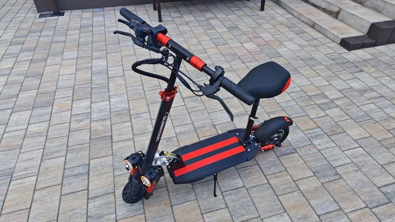 Motor de 800 W, autonomía para 50 kilómetros y asiento desmontable: por 300 euros este potente patinete es un chollazo