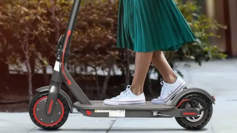 "Ahorra en Marcas" de AliExpress trae el patinete eléctrico más barato del momento: cuesta solo 136 euros e incluye batería para 35 kilómetros
