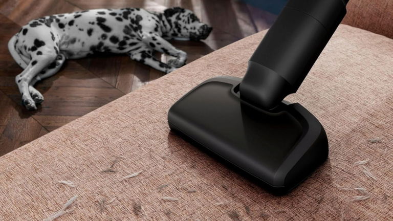 Amazon revienta el precio de esta aspiradora escoba AEG: ¡100 euros de descuento!