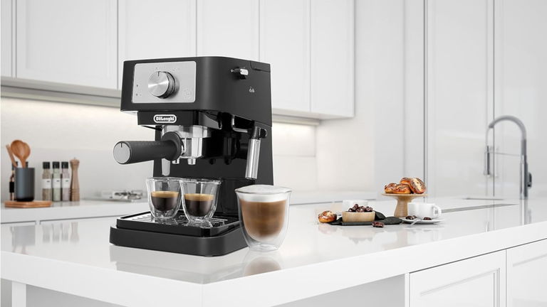 'Perfetto', como diría Brad Pitt: así hace el café esta De'Longhi Stilosa, que tiene un brutal descuento