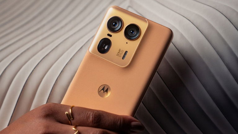Este superventas de Motorola con 12 GB de RAM cae a mitad de precio y, ojo, porque vale mucho la pena