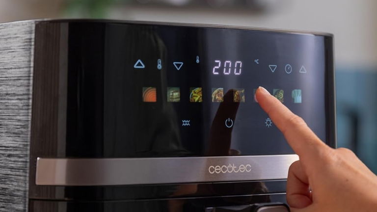 La airfryer que cambiará tu cocina por menos de 80 euros: 8 litros. 2200 W y 8 menús a la carta