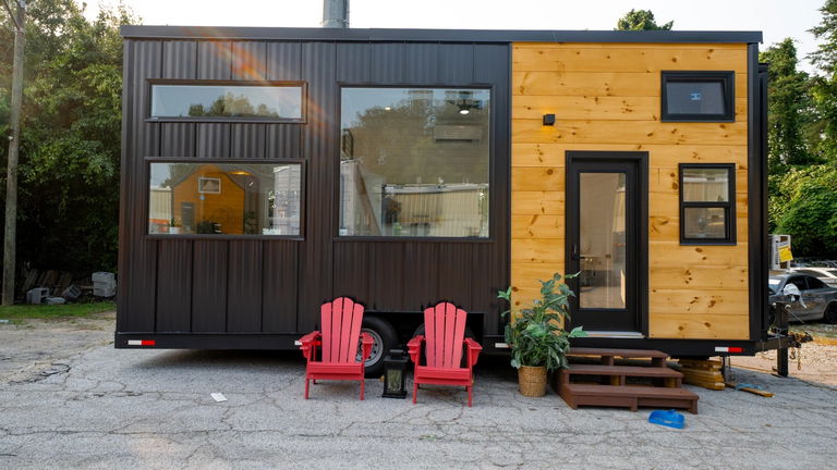 La casa prefabricada pequeña e ideal con dos pisos parece un cuento de hadas, pero es muy real