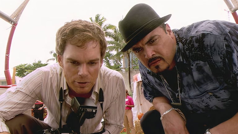 Así ha sido el reencuentro entre Dexter y Ángel Batista en 'Dexter: Resurrección', la nueva serie del asesino de asesinos