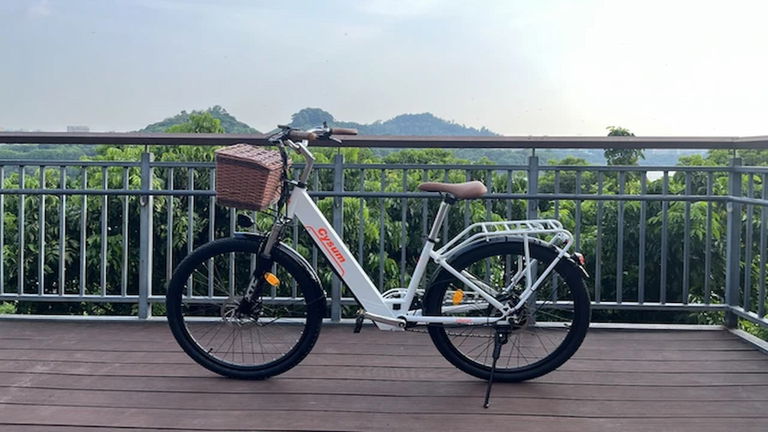 Buena, bonita y barata: esta bicicleta eléctrica de precio espectacular tiene batería para 80 kilómetros y torque para aburrir