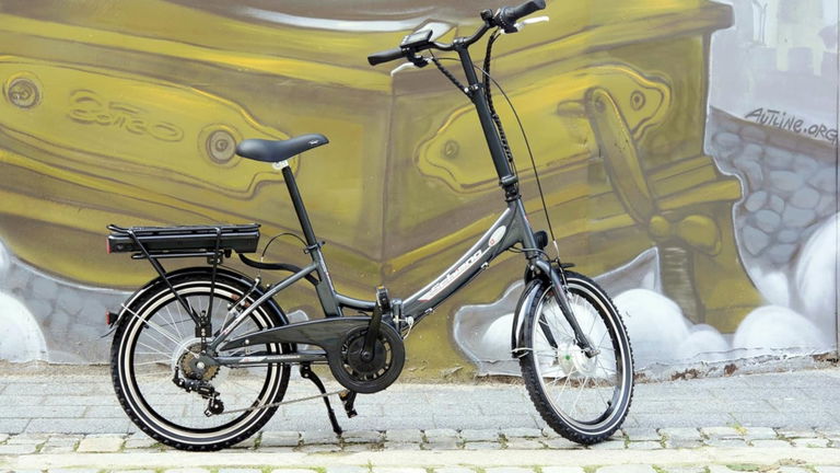 No necesitas una moto: esta bici eléctrica urbana se pliega, te asiste y está rebajada por Prime Day