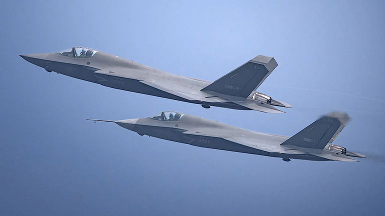 China deja al descubierto su nuevo caza furtivo J-35 en un vídeo oficial por error