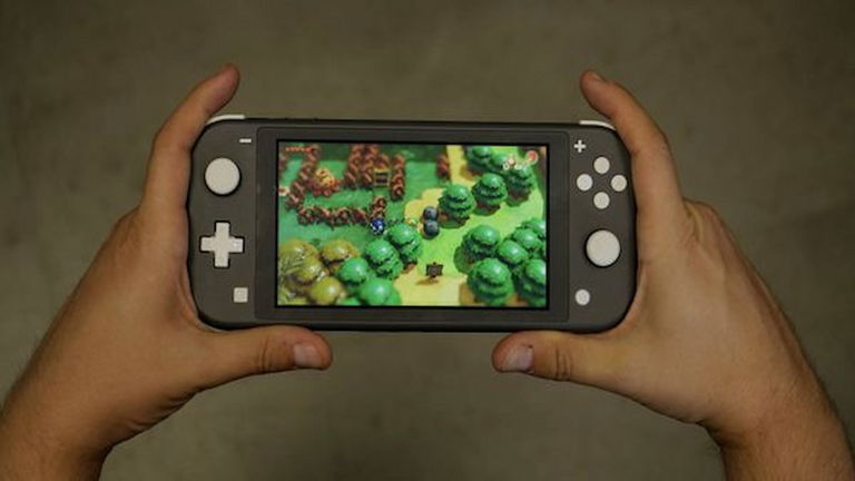 Te estás quedando sin excusas para no tener una Switch: bajadón a mínimos del modelo Lite, que se queda en menos de 150 euros