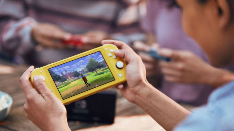 Te estás quedando sin excusas para no tener la consola más portátil de Nintendo: acaba de tocar su precio más bajo hasta la fecha