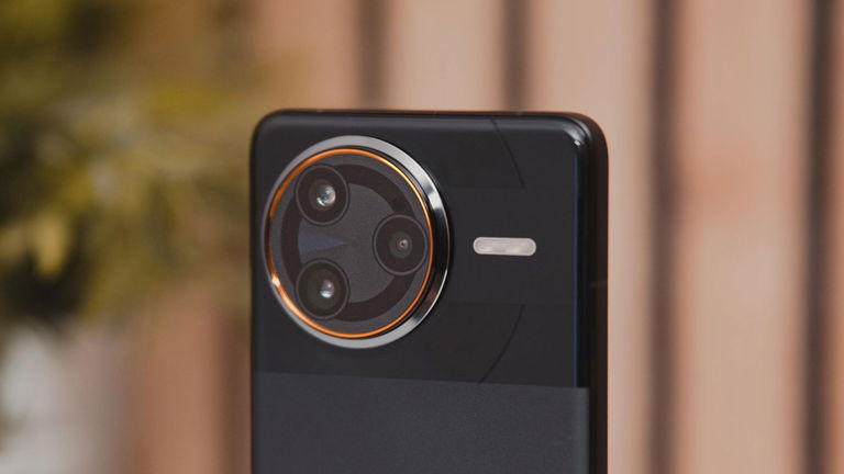 Un gama alta a precio de gama media: este móvil Android con 12 GB de RAM y batería de 5300 mAh es una ganga