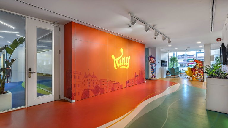 Indignación en las oficinas de King (Candy Crush) tras anunciar despidos masivos y ser reemplazados por IA: "la moral del equipo está por los suelos"