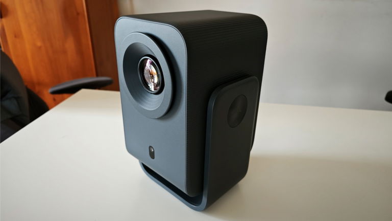 Lo he probado antes de su lanzamiento y lo tengo claro: este proyector TCL cambia las reglas del juego