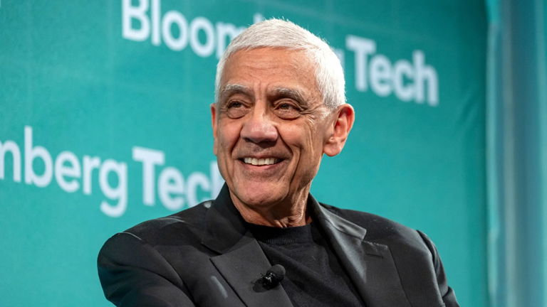Vinod Khosla, uno de los hombres más ricos del mundo lo tiene claro: "La IA reemplazará el 80% de los empleos"