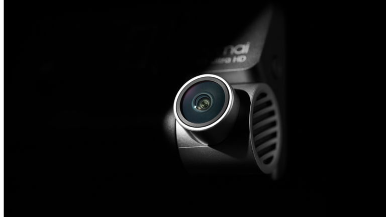 Visión nocturna profesional y grabación 4K: la dashcam más completa ahora cuesta poco más de 100 euros