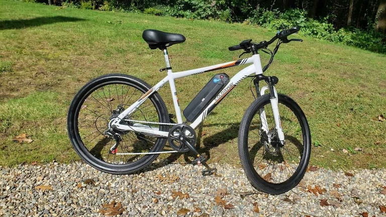 Hasta 100 kilómetros de autonomía y un precio sin precedentes: la bicicleta eléctrica de montaña más barata que puedes comprar ahora mismo es esta