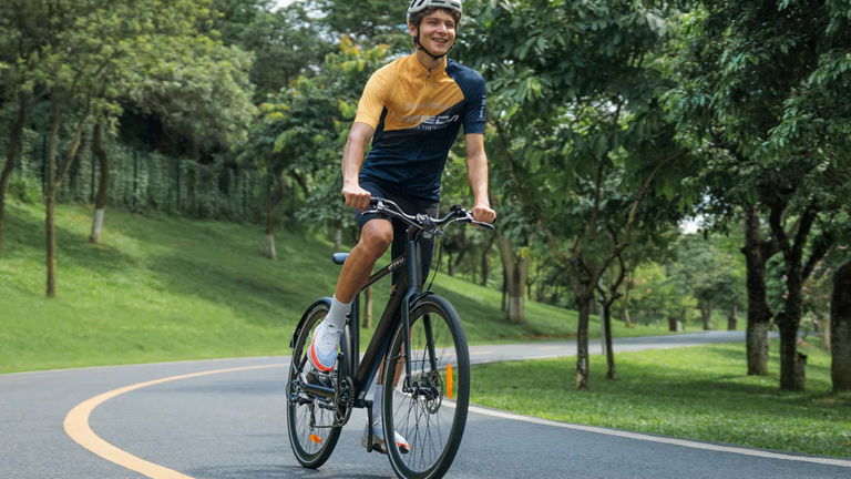 Chollazo tremendo en AliExpress para llevarte esta bicicleta eléctrica con motor de 250W y autonomía de hasta 100 km: ¡de 999 a 650 euros!