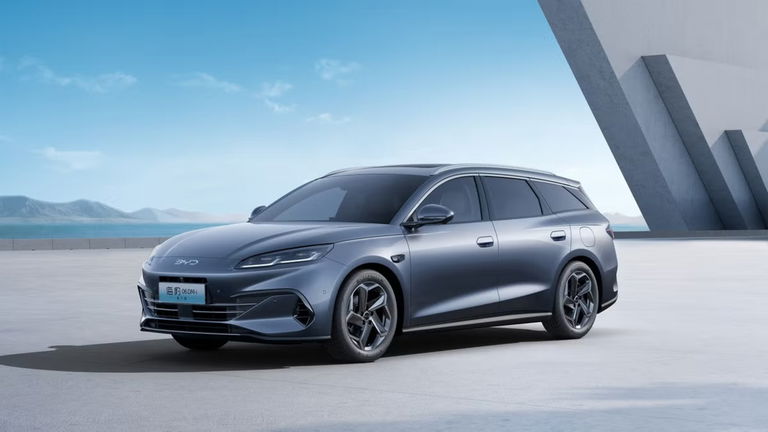 1500 kilómetros de autonomía y diseño familiar: así es el nuevo coche de BYD presentado en el Salón de Mónaco