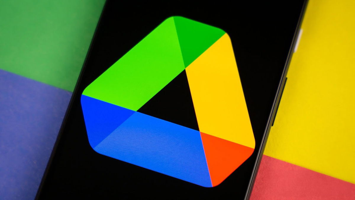 La carpeta Descargas de Android también tendrá copia en Google Drive... pero tiene una pega