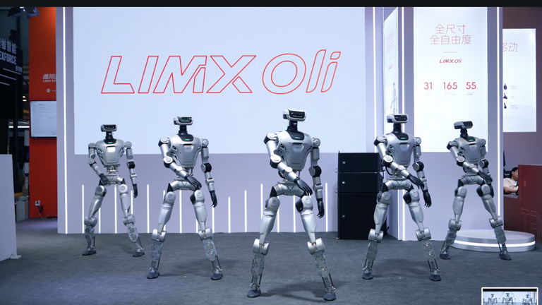 Estos robots humanoides chinos han conseguido realizar una coreografía en grupo
