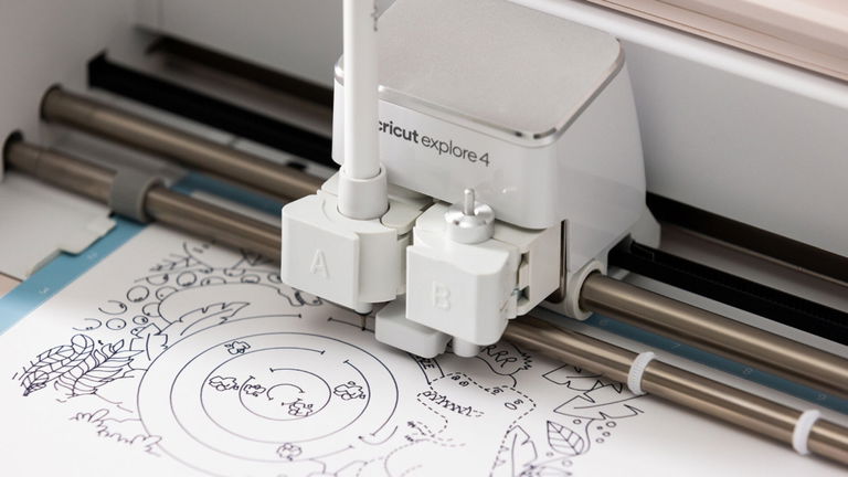 Cricut Explore 4 a mínimo histórico en Amazon, la máquina de corte inteligente que revoluciona el mundo DIY: "dibuja y corta muy bien"