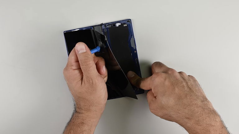 Reparar el Galaxy Z Fold7 es una misión casi imposible, iFixit le da una calificación muy baja