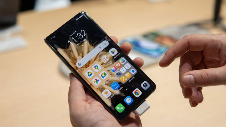 Tu móvil te está causando hemorroides: un estudio revela que el uso del smartphone en el baño eleva el riesgo casi un 50%