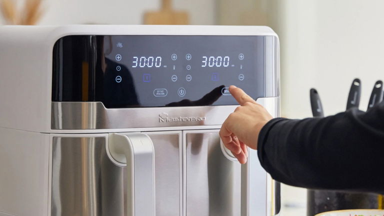 Chollo histórico para tu cocina: 2400W, 9 litros y 11 funciones para una freidora que pasa de 199,99 euros a tan solo 59,99 euros