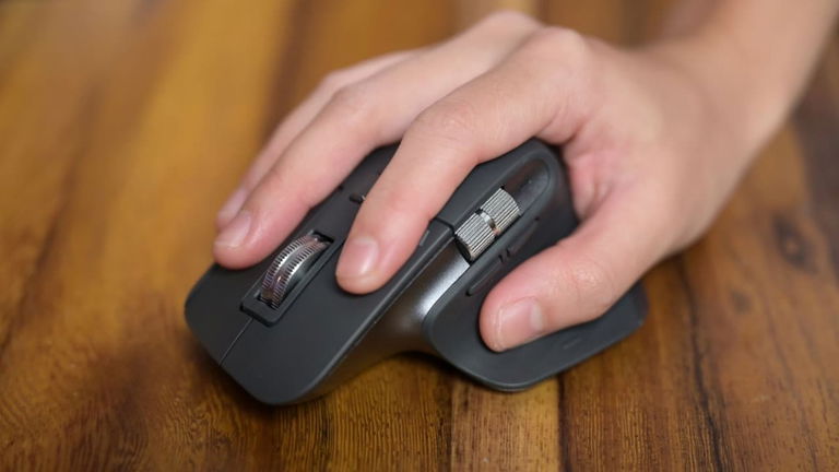 Si pasas mucho tiempo en el PC, este baratísimo ratón vertical de Logitech es lo mejor que le puede pasar a tu muñeca