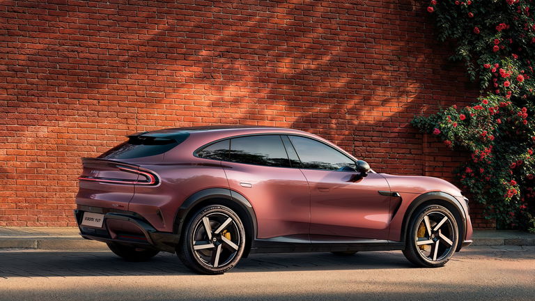 El CEO de Xiaomi se rinde ante el éxito de su nuevo SUV: 'Id a comprar un Tesla o un Xpeng'