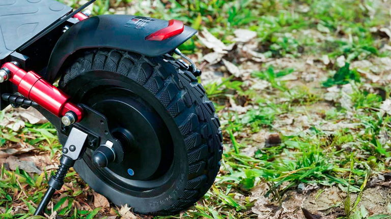 800 W de puro músculo eléctrico por solo 300 euros: ofertón para este patinete todoterreno con 40 km de autonomía