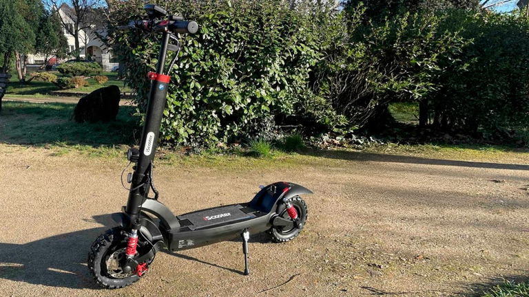 Si buscas un patinete todoterreno potente y duradero, este iScooter puede ser para ti